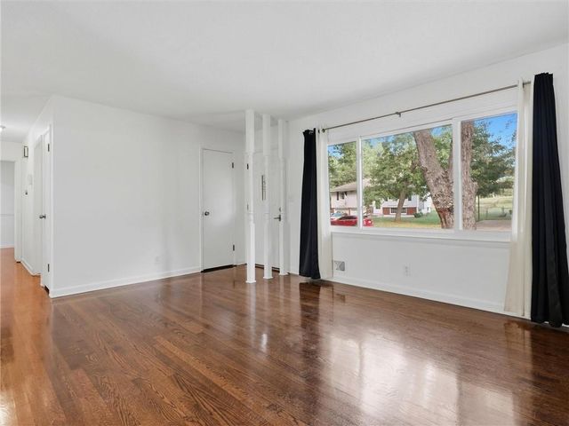 9721 E 50th Street, Kansas City, MO 64133