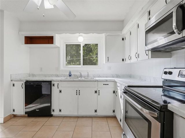 9721 E 50th Street, Kansas City, MO 64133