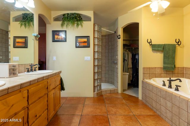 35665 S CABALLERO Drive, Wickenburg, AZ 85390