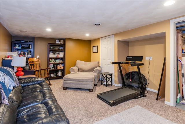 909 Larriwood Avenue, Kettering, OH 45429