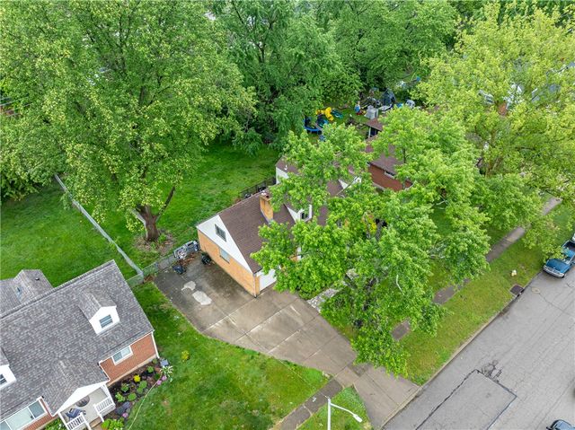 909 Larriwood Avenue, Kettering, OH 45429