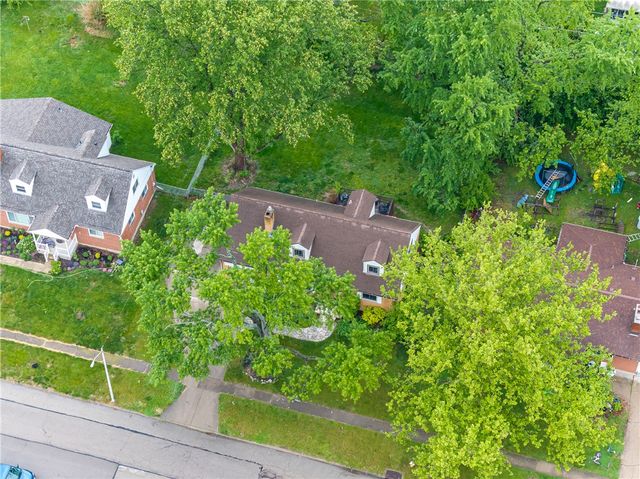 909 Larriwood Avenue, Kettering, OH 45429