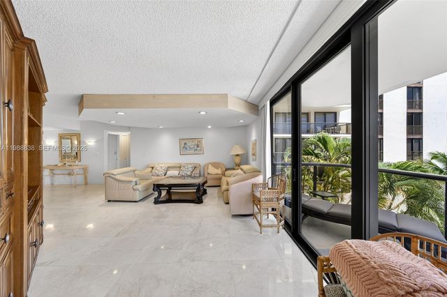 19667 Turnberry Way 6A, Aventura, FL 33180
