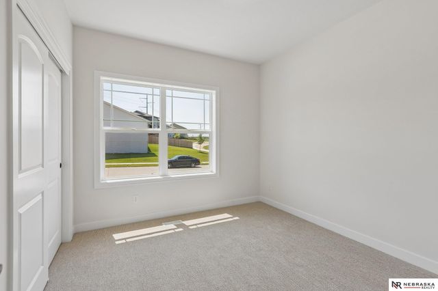 12248 S 111th Avenue, Papillion, NE 68046