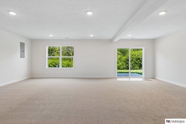12248 S 111th Avenue, Papillion, NE 68046