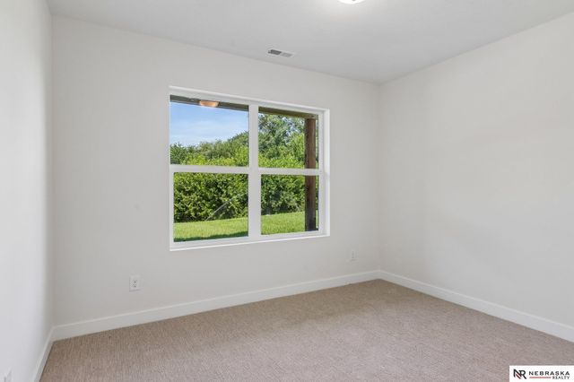 12248 S 111th Avenue, Papillion, NE 68046