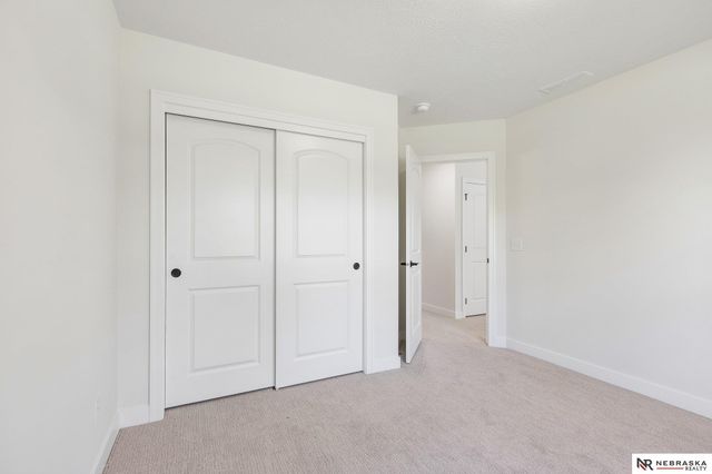 12248 S 111th Avenue, Papillion, NE 68046