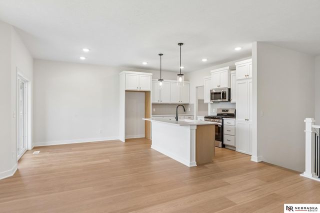 12248 S 111th Avenue, Papillion, NE 68046