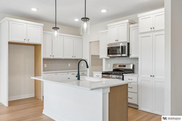 12248 S 111th Avenue, Papillion, NE 68046