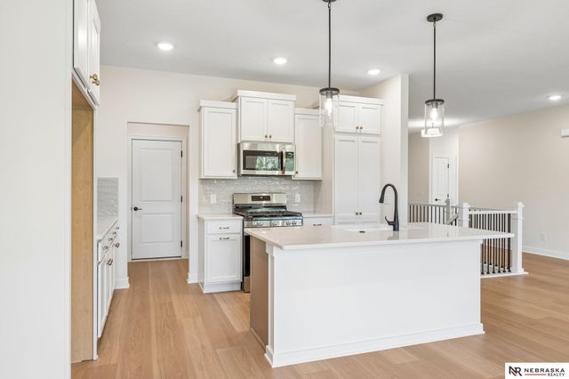12248 S 111th Avenue, Papillion, NE 68046