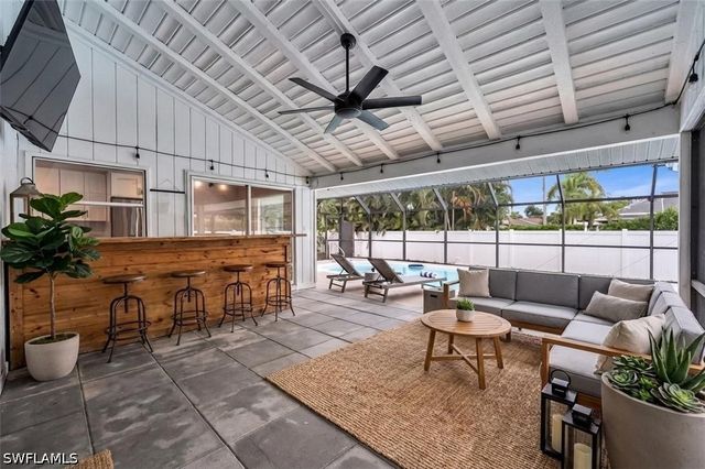 225 Pebble Beach CIR, Naples, FL 34113