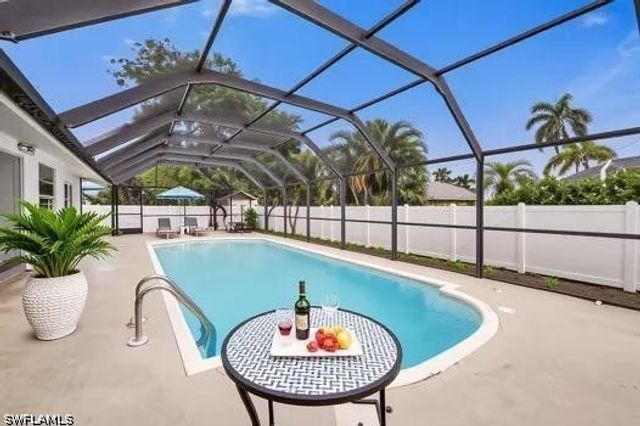 225 Pebble Beach CIR, Naples, FL 34113