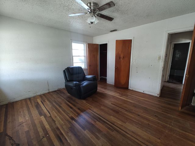 2205 38th Street, Lubbock, TX 79412