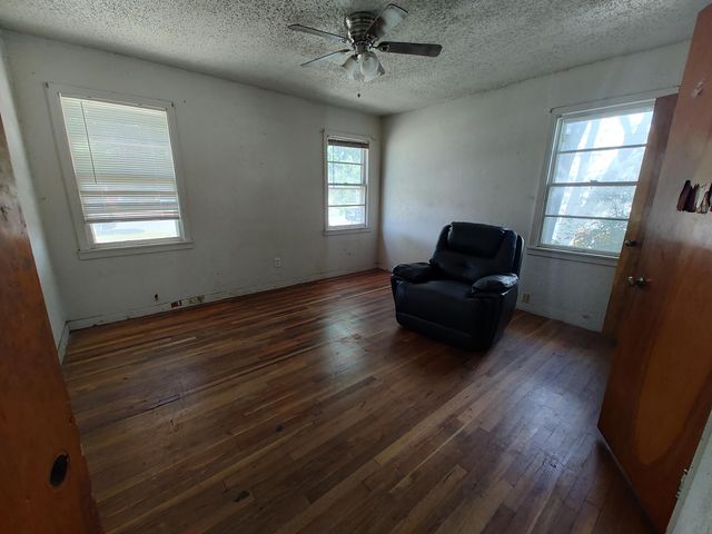 2205 38th Street, Lubbock, TX 79412