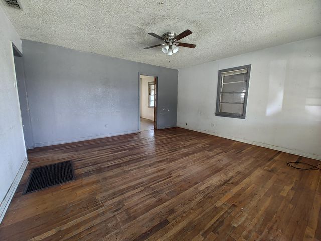 2205 38th Street, Lubbock, TX 79412
