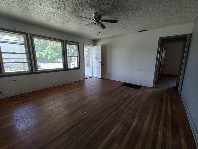 2205 38th Street, Lubbock, TX 79412