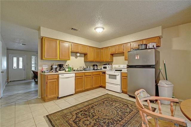 2011 Kirksey DR A, Austin, TX 78741
