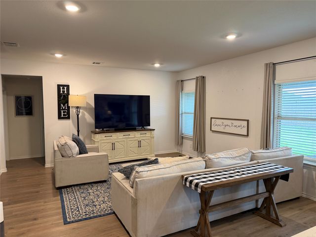 805 Martingale Drive, Nevada, TX 75173