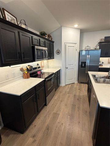 805 Martingale Drive, Nevada, TX 75173