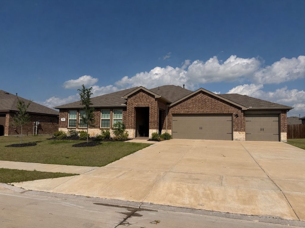 805 Martingale Drive, Nevada, TX 75173