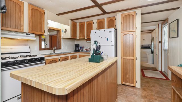 1054 Kalijah Road, Protem, MO 65733