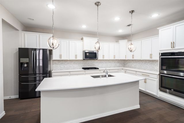 2401 Olivia Lane, Little Elm, TX 75068