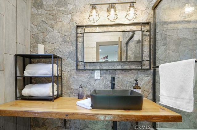 135 S Fairway Drive, Lake Arrowhead, CA 92352