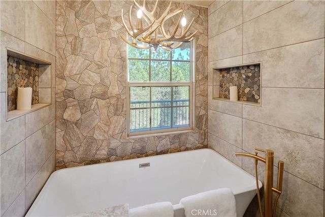 135 S Fairway Drive, Lake Arrowhead, CA 92352