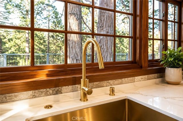 135 S Fairway Drive, Lake Arrowhead, CA 92352
