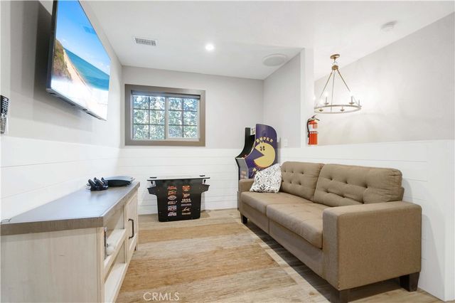 135 S Fairway Drive, Lake Arrowhead, CA 92352