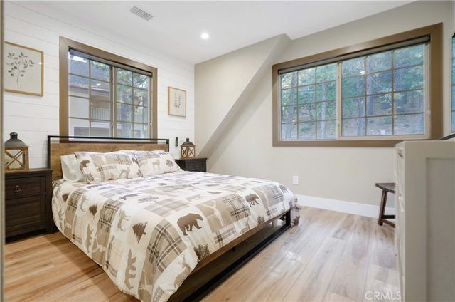 135 S Fairway Drive, Lake Arrowhead, CA 92352