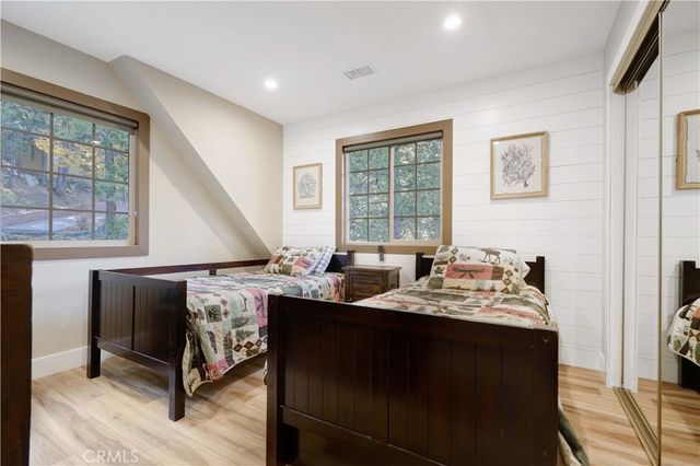 135 S Fairway Drive, Lake Arrowhead, CA 92352