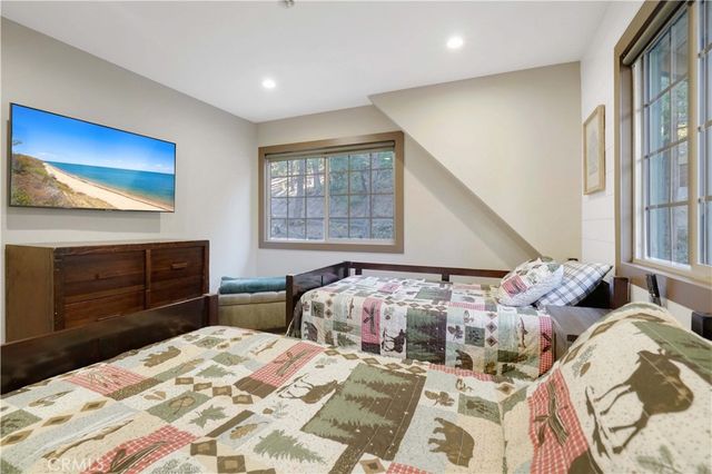135 S Fairway Drive, Lake Arrowhead, CA 92352