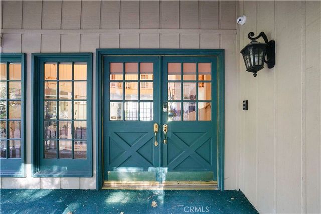 135 S Fairway Drive, Lake Arrowhead, CA 92352