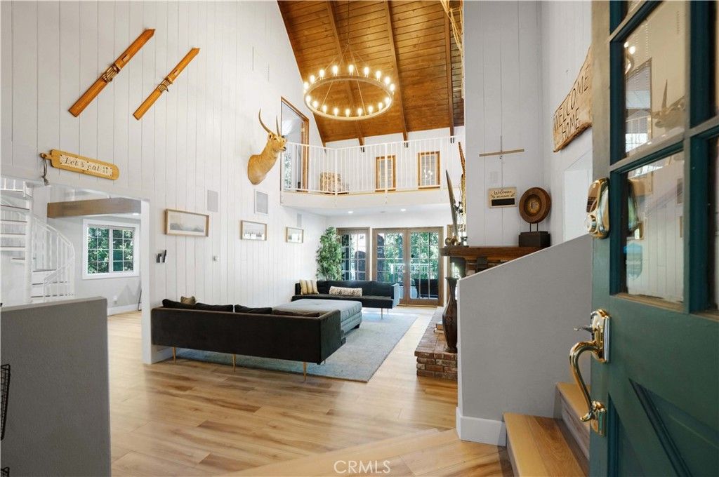 135 S Fairway Drive, Lake Arrowhead, CA 92352