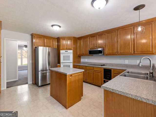 2982 Rivercrest Drive, Gainesville, GA 30507