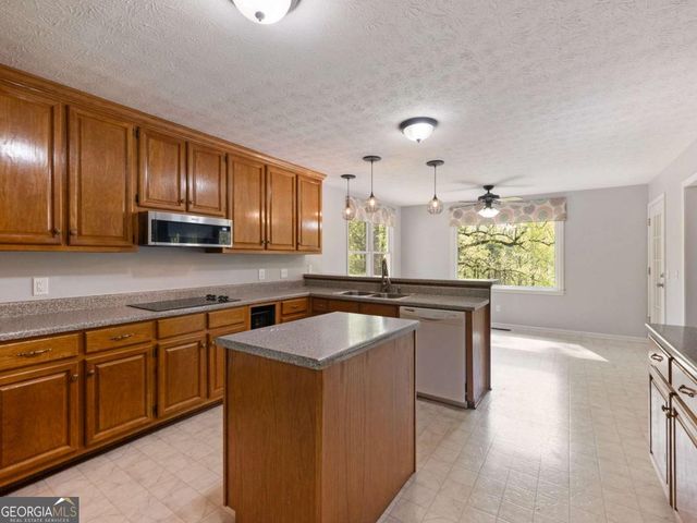 2982 Rivercrest Drive, Gainesville, GA 30507