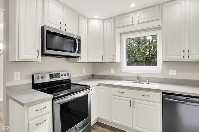 1990 Red Oak Drive, Franklin, IN 46131