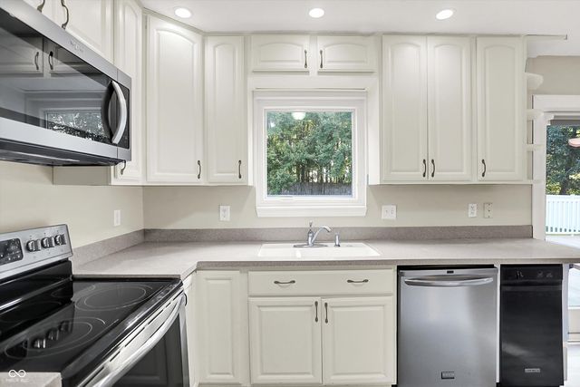 1990 Red Oak Drive, Franklin, IN 46131