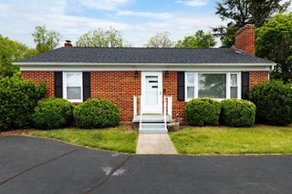 190 HOTCHKISS RD, Churchville, VA 24421