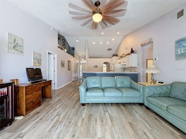 336 CALIFORNIA BOULEVARD, Davenport, FL 33897
