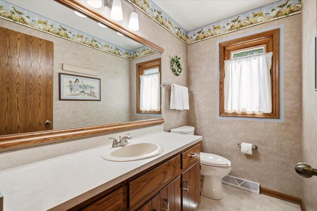 1127 Tenny AVENUE, Waukesha, WI 53186