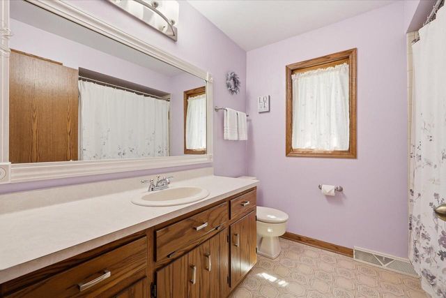 1127 Tenny AVENUE, Waukesha, WI 53186