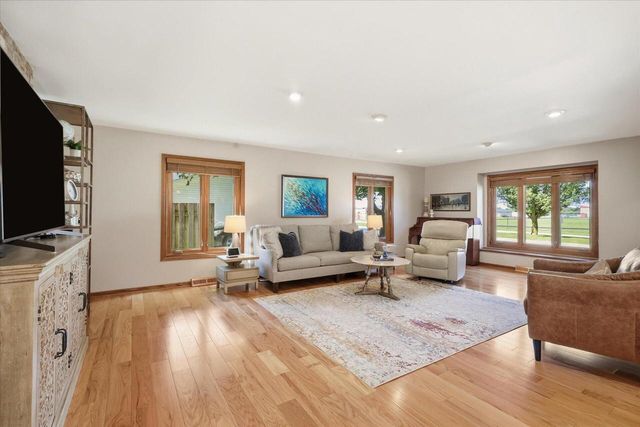 1127 Tenny AVENUE, Waukesha, WI 53186