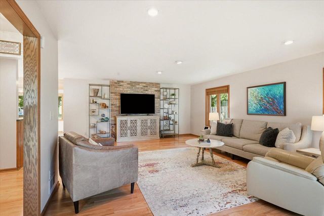 1127 Tenny AVENUE, Waukesha, WI 53186