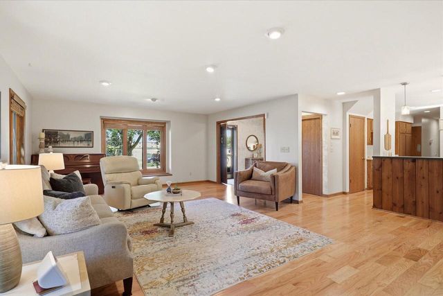 1127 Tenny AVENUE, Waukesha, WI 53186