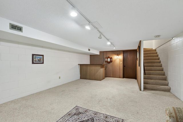 6042 Golden Valley Road, Golden Valley, MN 55422