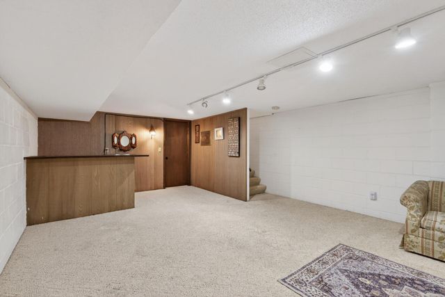 6042 Golden Valley Road, Golden Valley, MN 55422