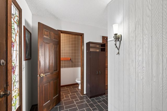 6042 Golden Valley Road, Golden Valley, MN 55422