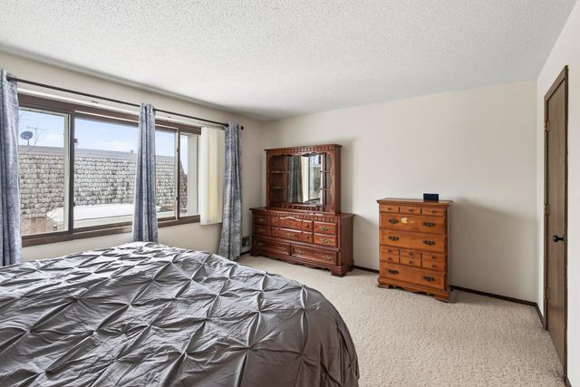 6042 Golden Valley Road, Golden Valley, MN 55422